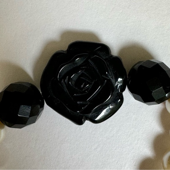 Vintage Anthropologie Black Rose Faux Pearl Stretch Statement Bracelet - Picture 9 of 14